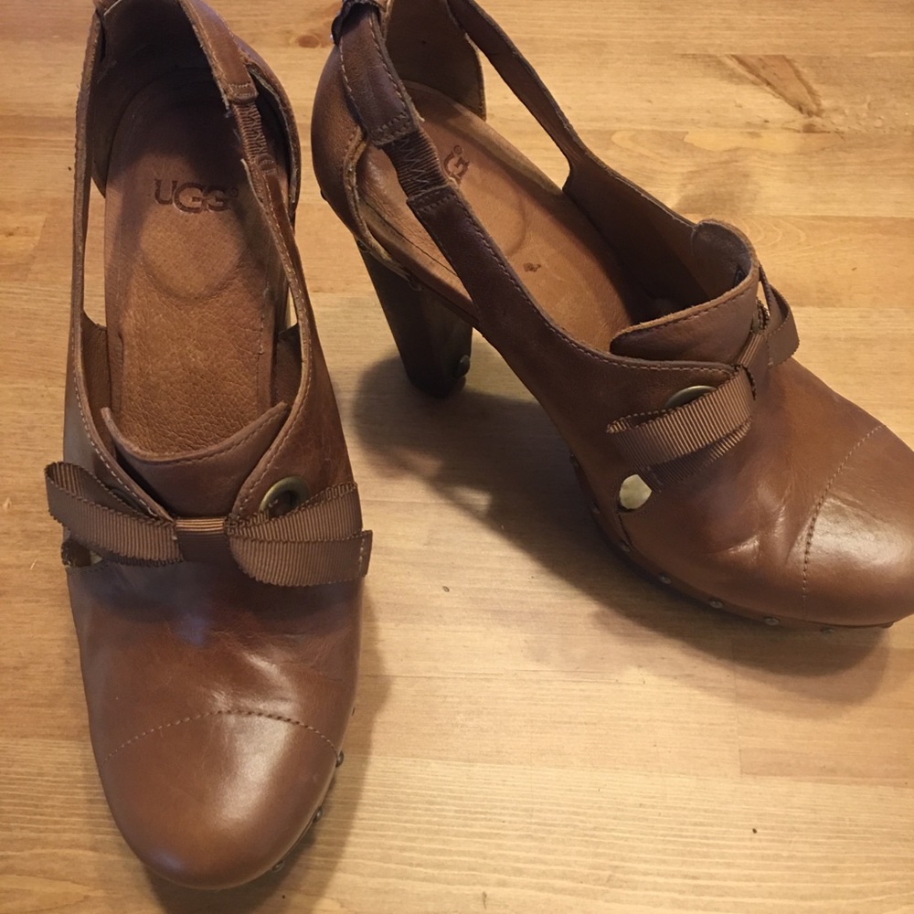 UGG Ladies Celestina Brown Platform Pumps size 7.5